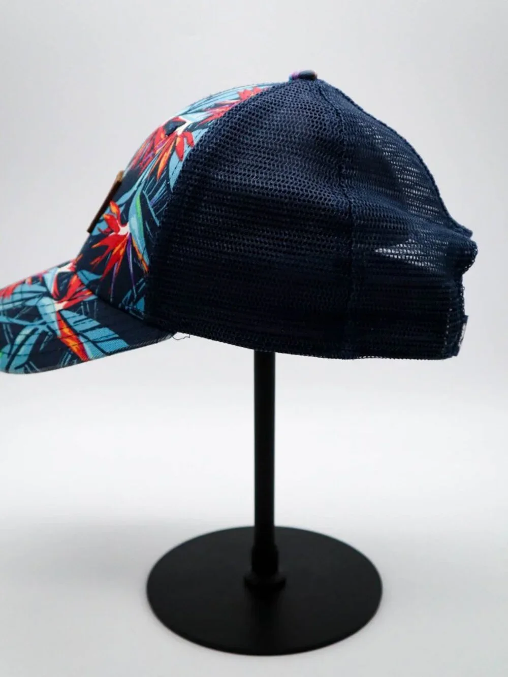 Vineyard Vines Snapback Trucker Hat Whale Logo Tropical Hawaiian Floral Print